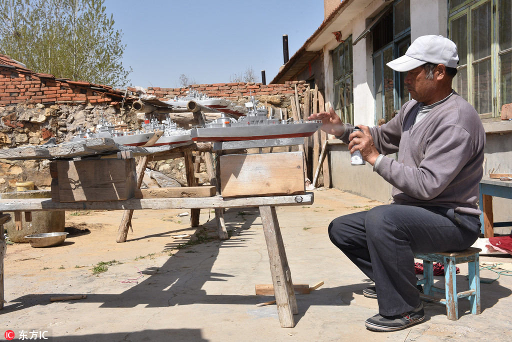 Pescador de Shandong dedica-se à criação de maquetes de navios de guerra
