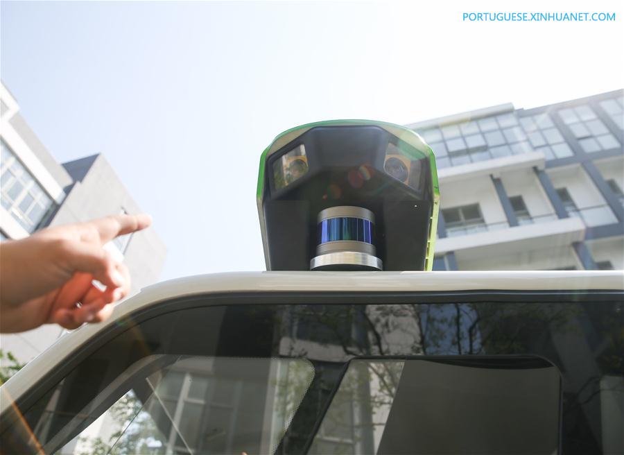 Veículos-vassoura autônomos passam por teste de funcionamento em Shanghai