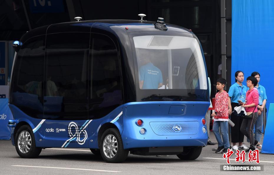 Primeiro ônibus não tripulado chinês estréia na Cúpula da China Digital