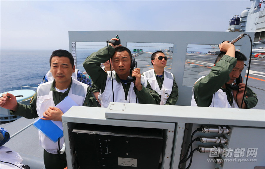 Formação chinesa de porta-aviões realiza exercícios no Mar do Leste da China