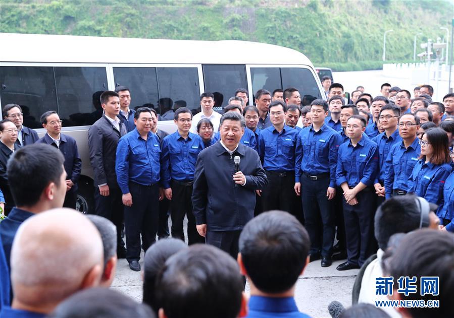 Xi visita Três Gargantas