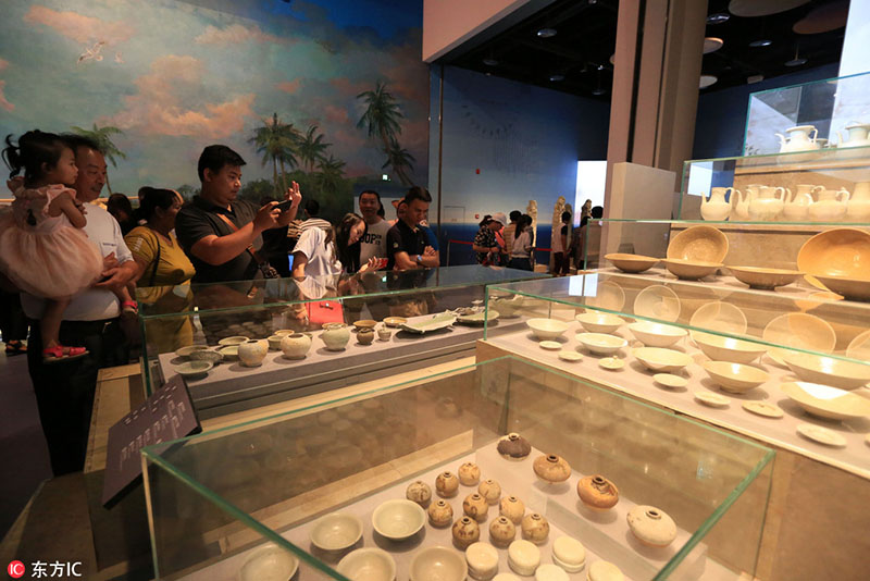 Mais de 10 mil relíquias de antigo navio naufragado exibidas em Hainan