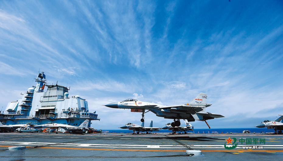 Galeria: Frota naval de porta-aviões efetua manobras nas regiões marítimas da China