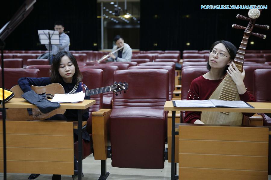 Apresentação musical gratuita realizada em hospital em Beijing