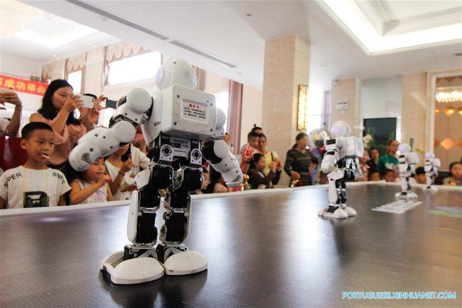 Festival de robôs de juventude realizado em Hunan, centro da China