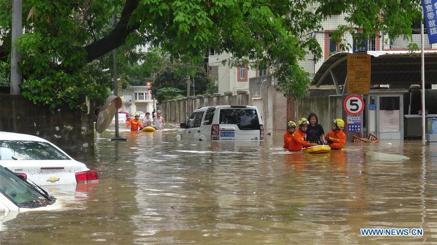 Chuvas fortes provocam inundações repentinas em Xiamen