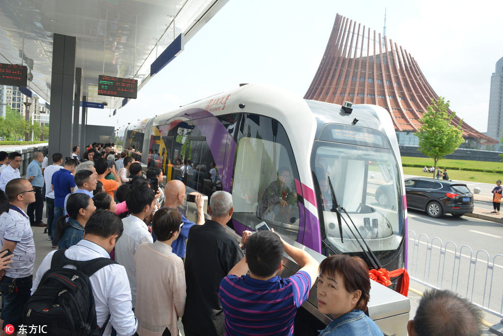 Primeiro trem movido sobre carris virtuais do mundo inicia teste em Zhuzhou