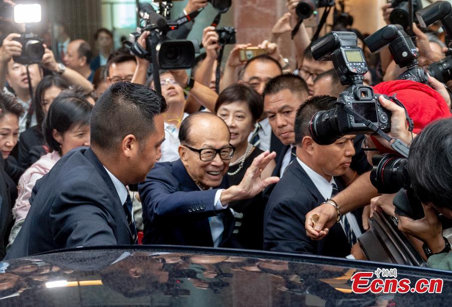 Magnata de Hong Kong Li Ka-shing renuncia cargo