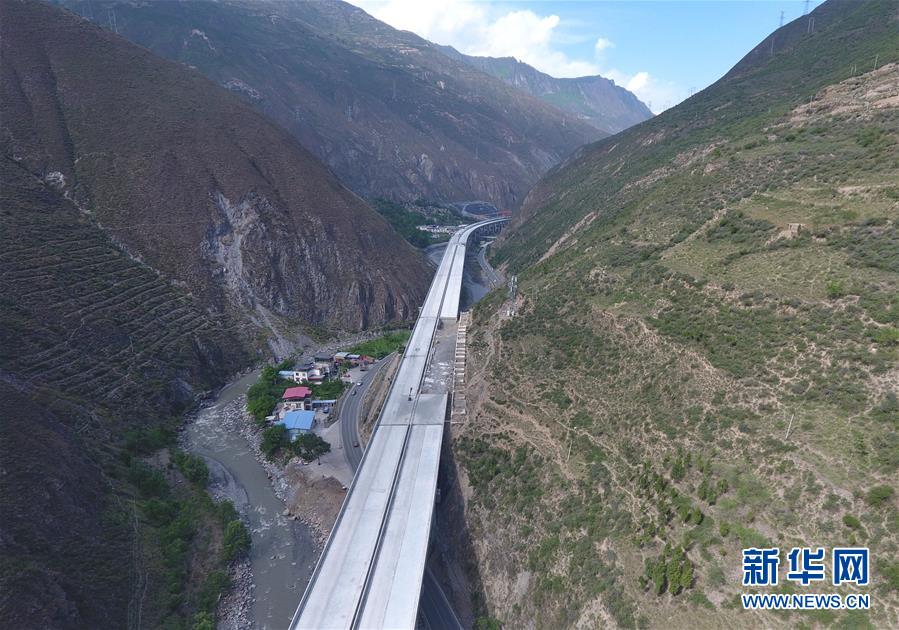 Galeria: “Autoestrada das nuvens” em construção na província de Sichuan