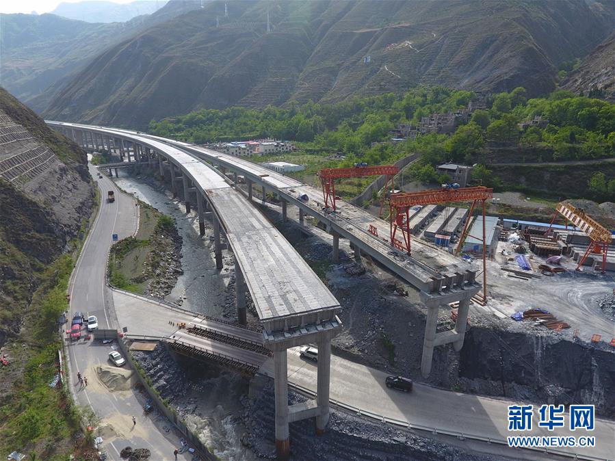 Galeria: â€œAutoestrada das nuvensâ€ em construÃ§Ã£o na provÃ­ncia de Sichuan