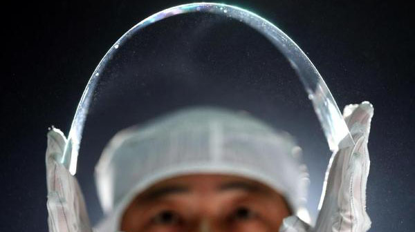 China cria vidro â€œultrafinoâ€ com 0.12mm de espessura

O vidro tem uma espessura de 0.12 milÃ­metros, ligeiramente mais espesso que uma folha de papel, sendo, apesar de fino, muito resistente.