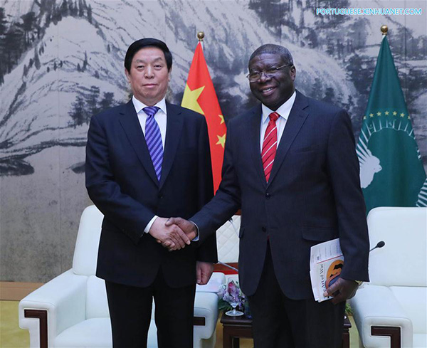 Chefe do Legislativo chinês reúne-se com presidente interino da Comissão da UA e pede maior cooperação China-África