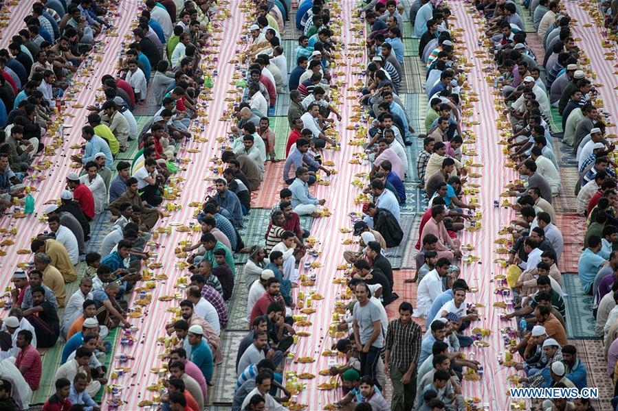 Muçulmanos em todo mundo celebram o Ramadã