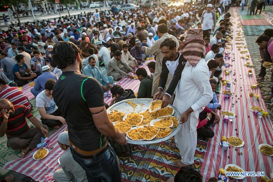 Muçulmanos em todo mundo celebram o Ramadã