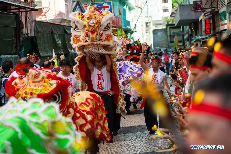 Macau realiza Festival do Dragão Embriagado
