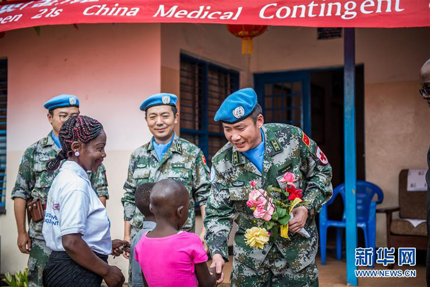 Capacetes azuis chineses promovem manutenção da paz mundial