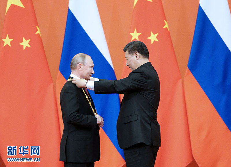 Xi concede a Putin primeira medalha de amizade da China