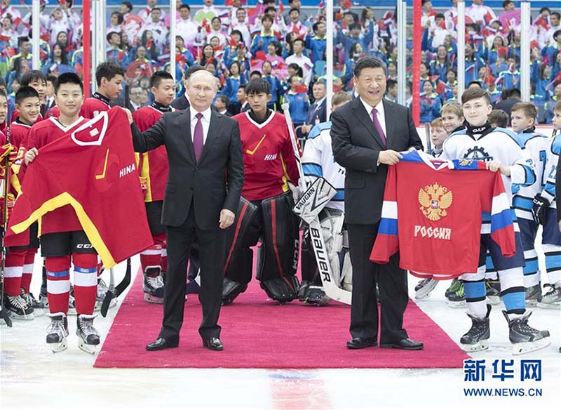 Xi e Putin assistem a jogo de hóquei sobre o gelo