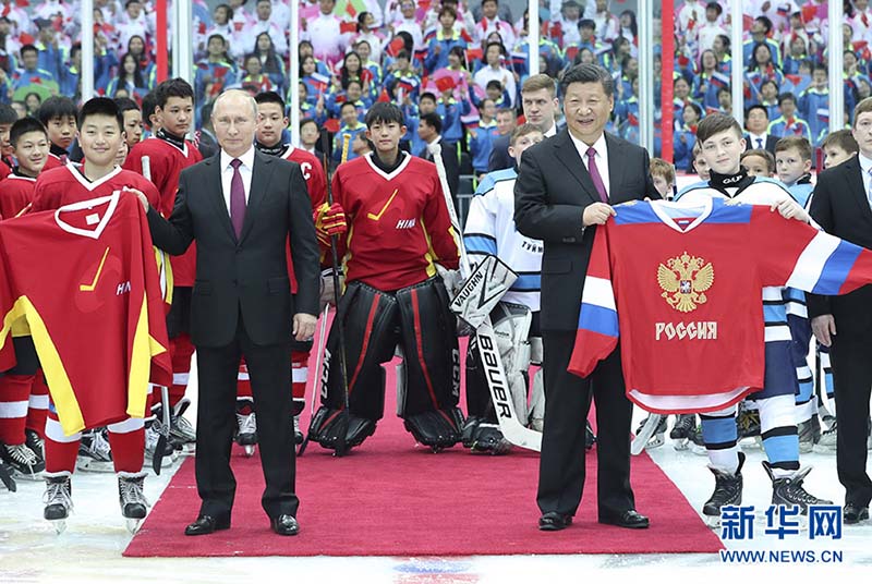 Xi e Putin assistem a jogo de hóquei sobre o gelo