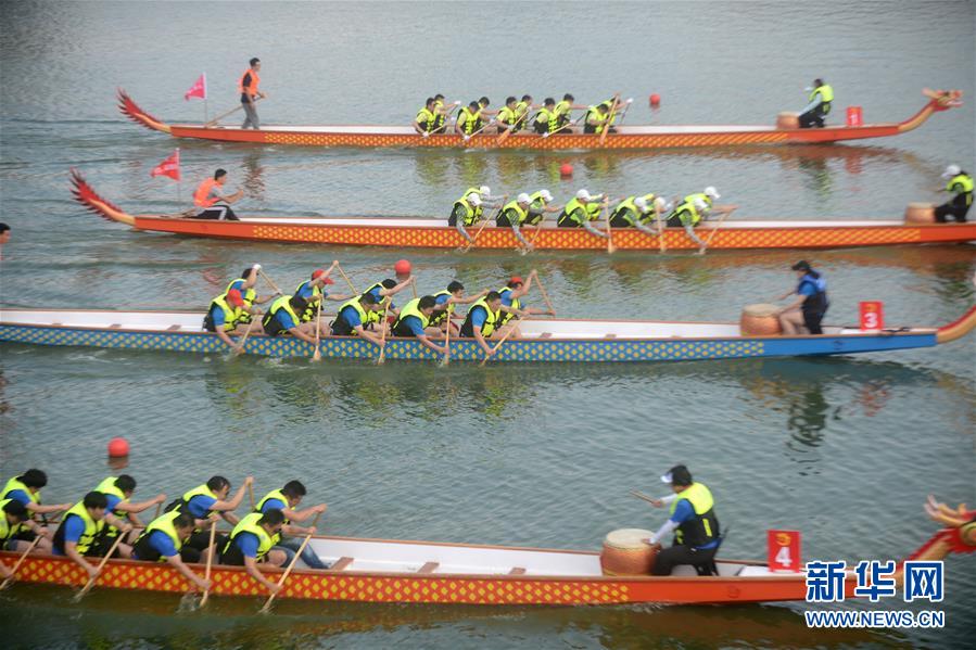 Yangzhou realiza competição de barcos do dragão para receber Festival 