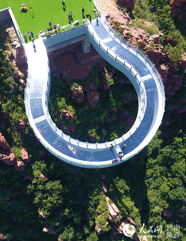 Corredor circular de vidro mais longo do mundo concluído em Zhengzhou