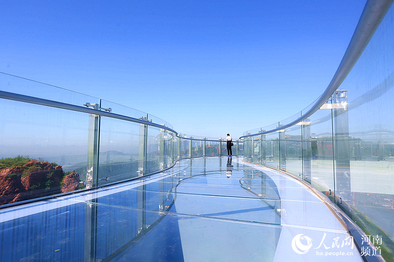Corredor circular de vidro mais longo do mundo concluído em Zhengzhou