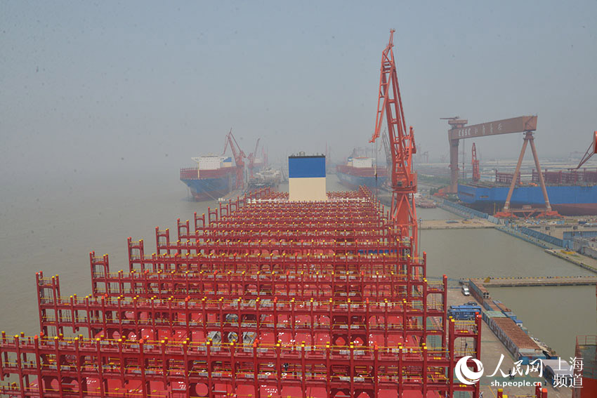 Maior navio de contêineres entregue em Shanghai