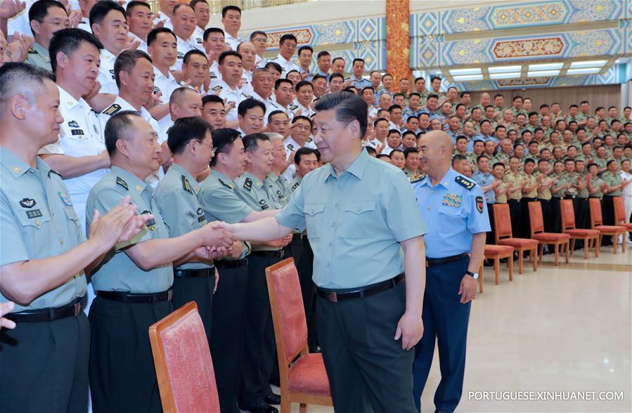 Xi Jinping assinala construção de força marítima de elite durante inspeção à Marinha