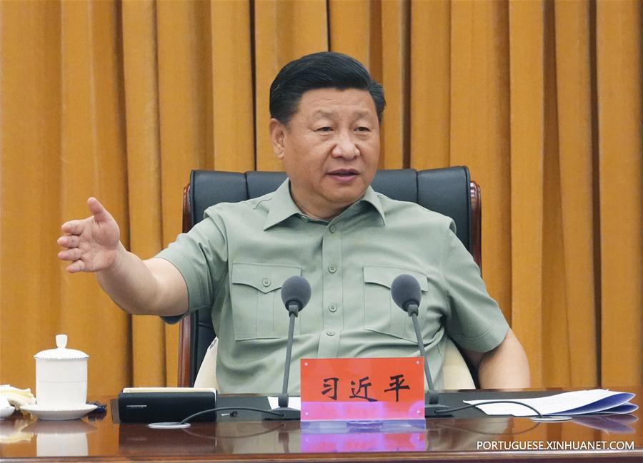 Xi Jinping assinala construção de força marítima de elite durante inspeção à Marinha