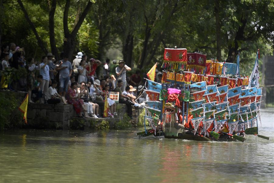China celebra Festival do Barco de Dragão