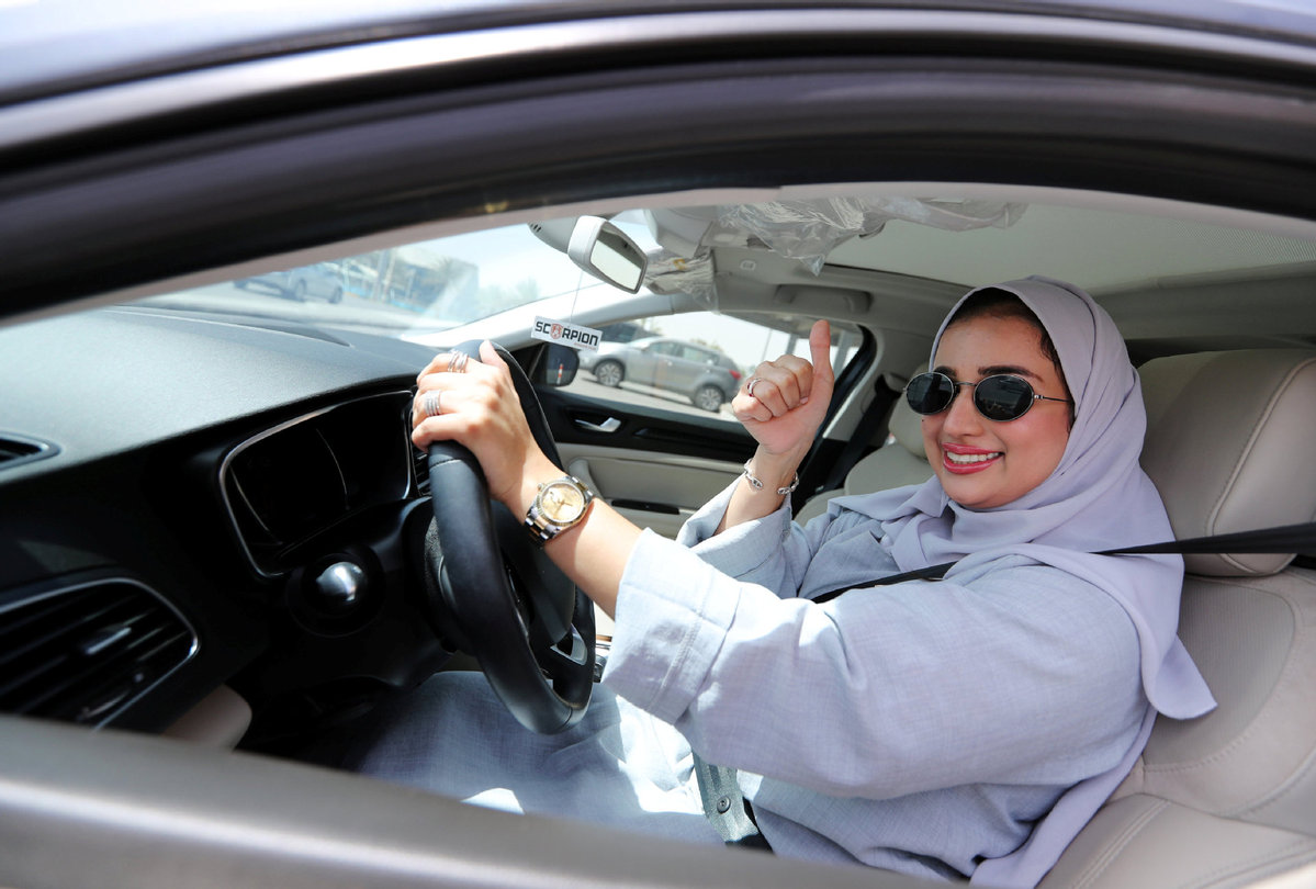 Mulheres sauditas podem guiar motas e camiões