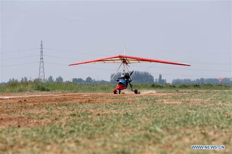 Agricultor chinês compartilha sua paixão por esportes aéreos