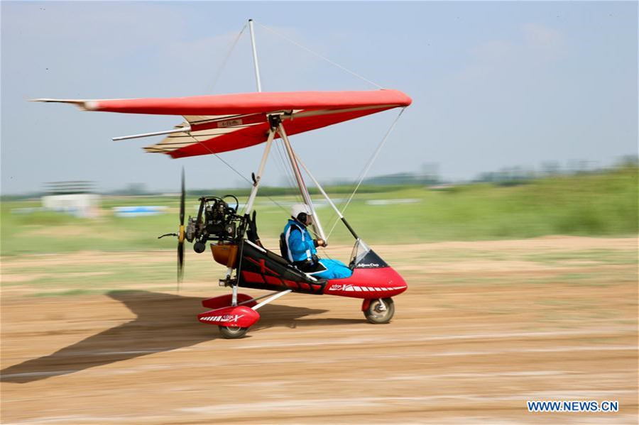 Agricultor chinês compartilha sua paixão por esportes aéreos