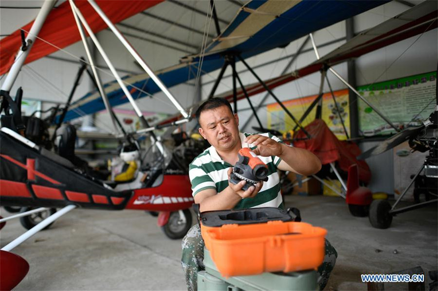 Agricultor chinês compartilha sua paixão por esportes aéreos