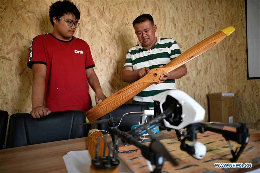 Agricultor chinês compartilha sua paixão por esportes aéreos