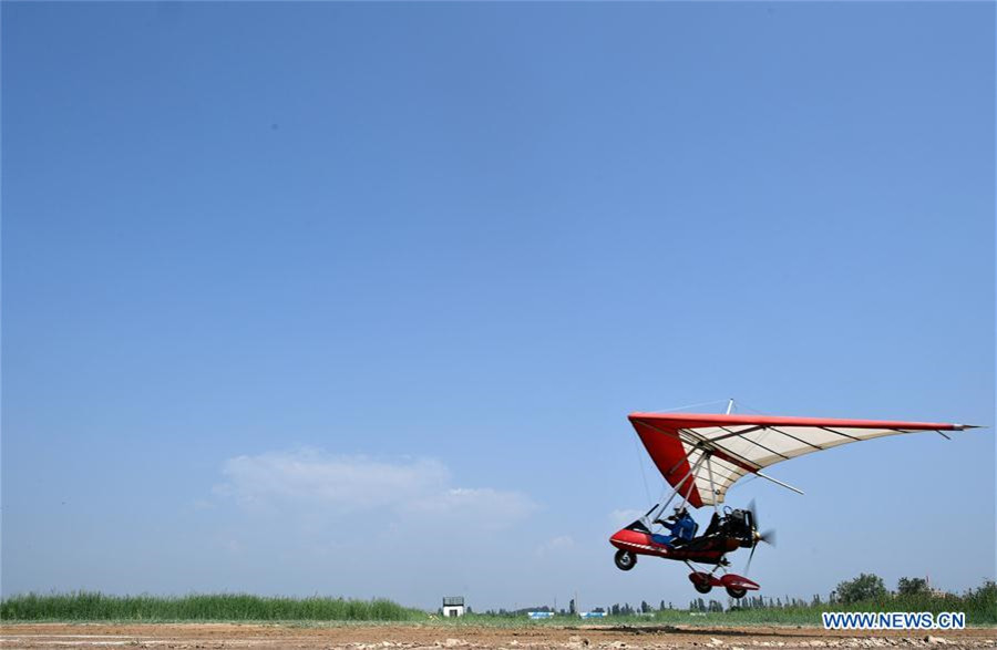 Agricultor chinês compartilha sua paixão por esportes aéreos