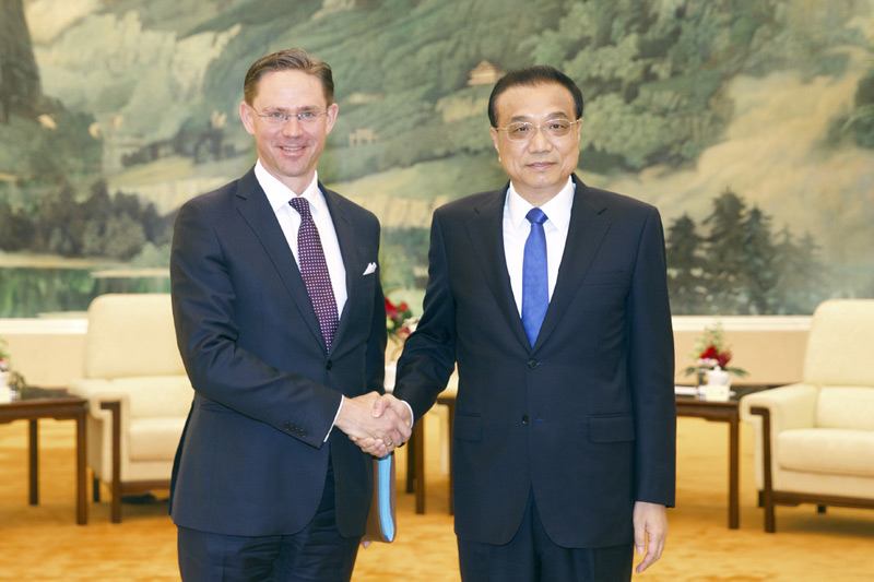 Premiê chinês se reúne com vice-presidente da Comissão Europeia