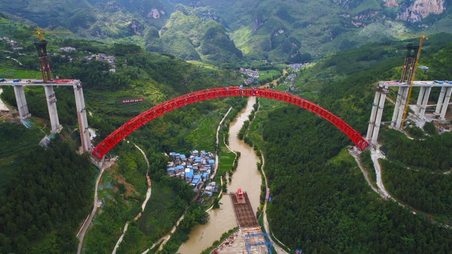 Guizhou: Construção da ponte de arco mais extensa do mundo concluída