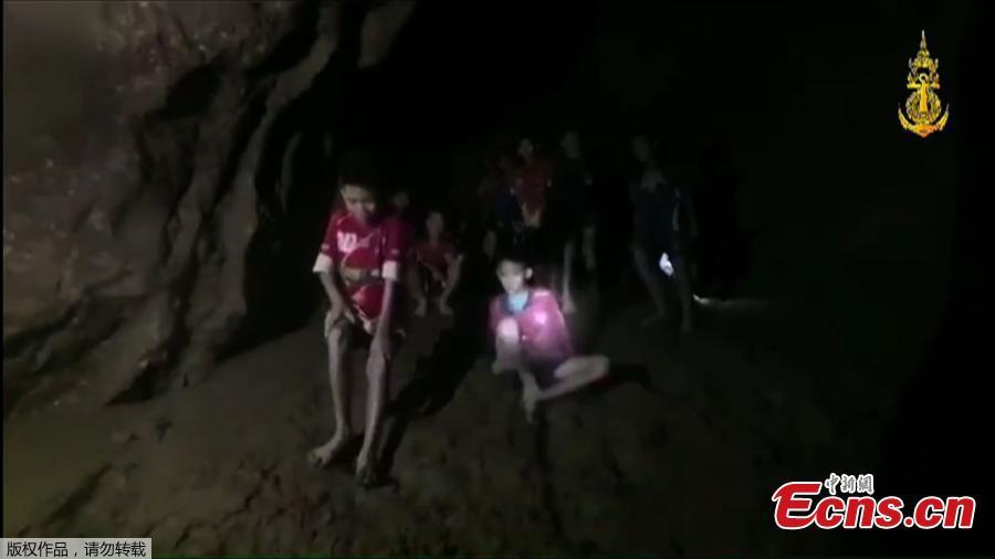 Equipe de futebol tailandesa encontrada com vida após 10 dias perdidos em cavernas