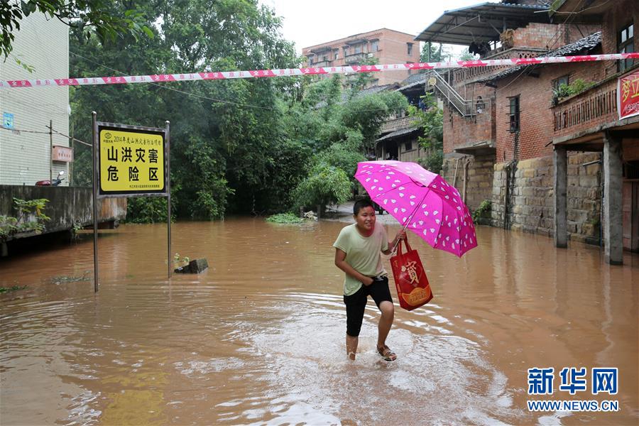 Tempestade afeta várias cidades chinesas