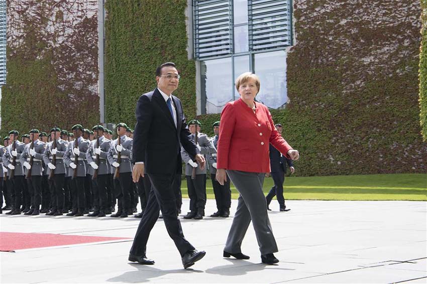 Primeiro-ministro chinês pede esforços conjuntos com Alemanha para promover livre comércio