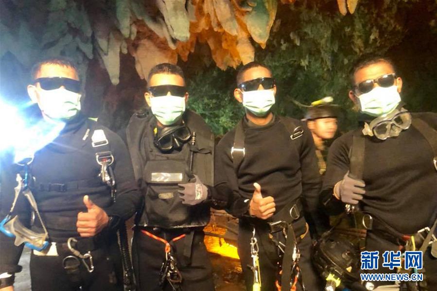 Equipa de futebol e treinador resgatados com sucesso de caverna na Tailândia