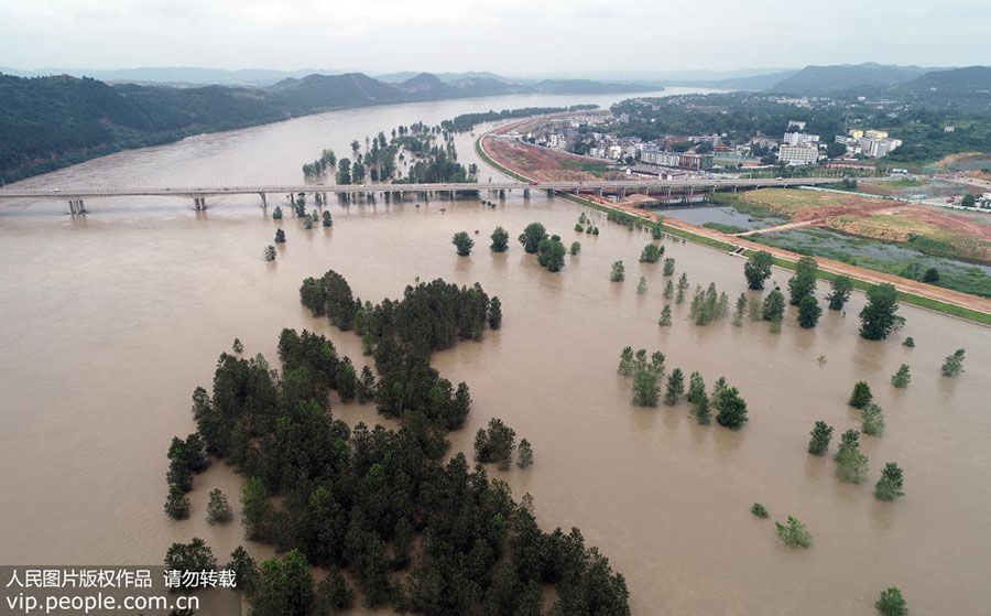 China lança resposta de emergência depois de inundações