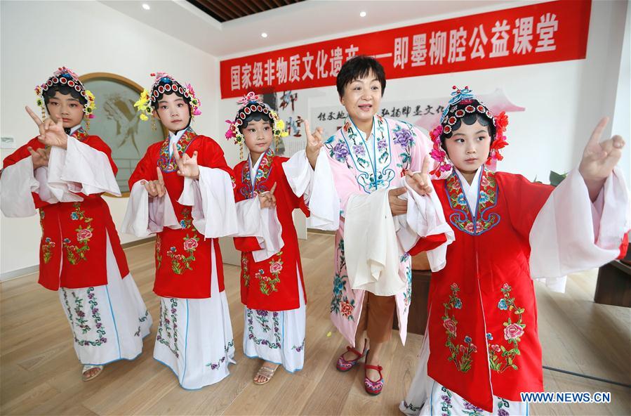 Galeria: Jovens aprendem artes tradicionais chinesas nas férias de verão