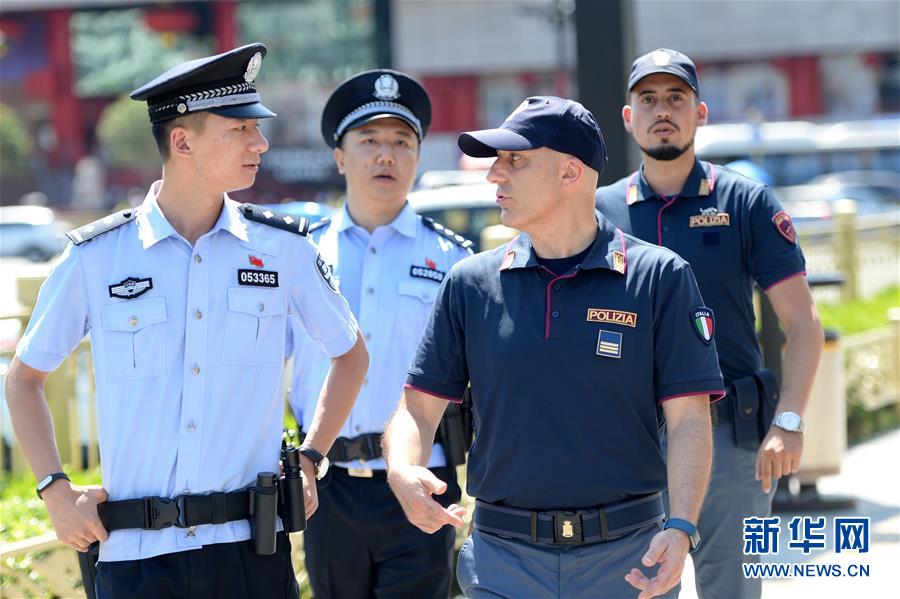 Policiais sino-italianos realizam segunda patrulha conjunta