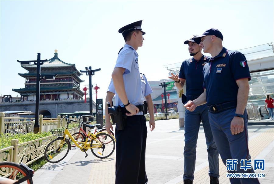 Policiais sino-italianos realizam segunda patrulha conjunta