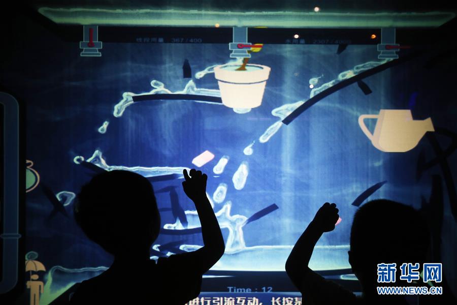 Crianças aprendem mais sobre ciência no Museu de Ciência e Tecnologia de Xiamen