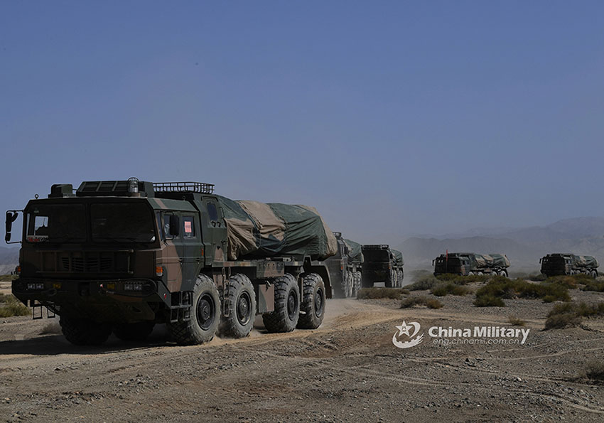 Lança-foguetes PHL-03 MLRS é testado no deserto de Gobi