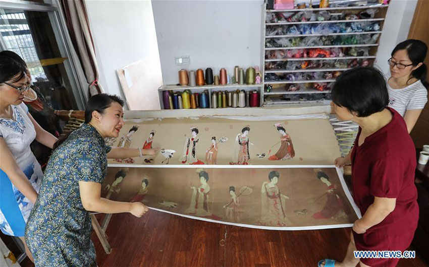 Jiangsu organiza exibição de bordados de Suzhou