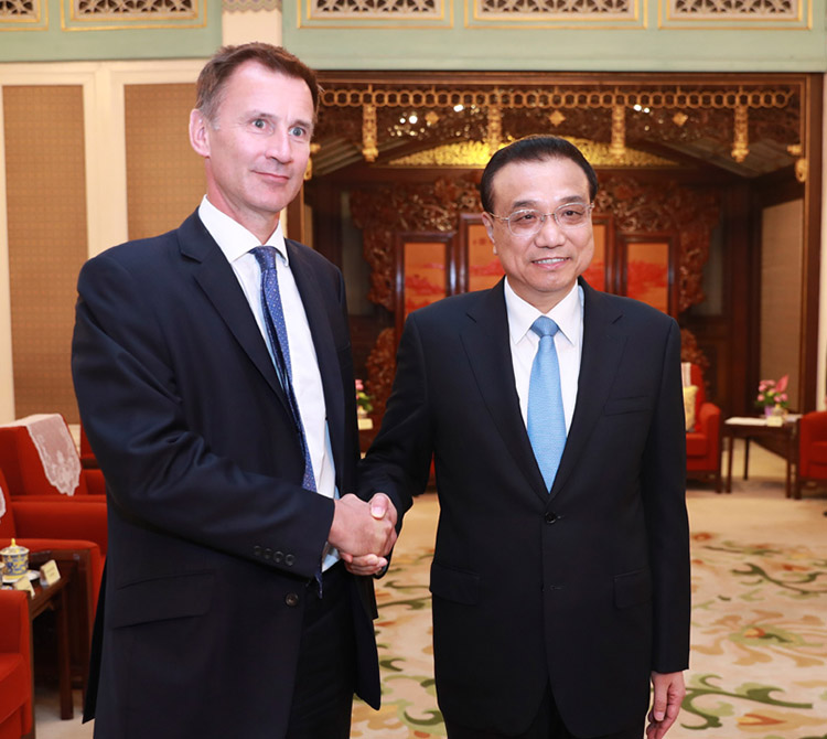 Premiê chinês se reúne com secretário das Relações Exteriores britânico